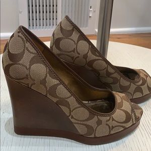 COACH SHOES (Size 7.5)